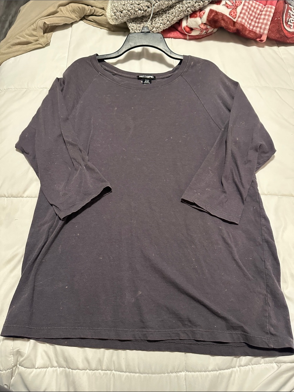 Hot Topic Women's Dark Gray 3/4 Sleeve Tee